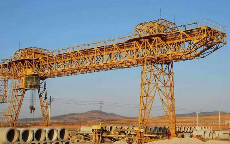 雙主梁桁架門式起重機(jī)3