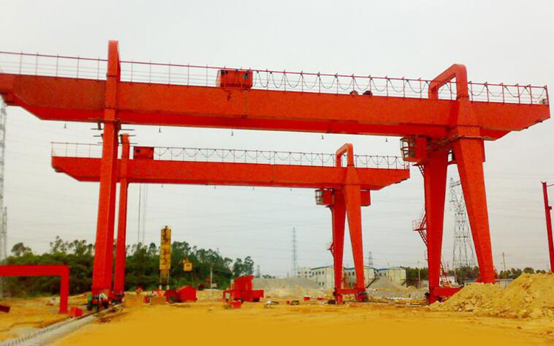 雙主梁吊鉤門式起重機(jī)